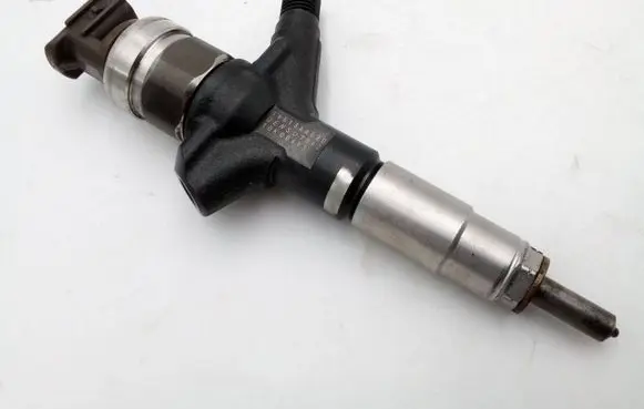 Subaru Legacy Fuel injector 16613AA020 10K00493 DENS07890