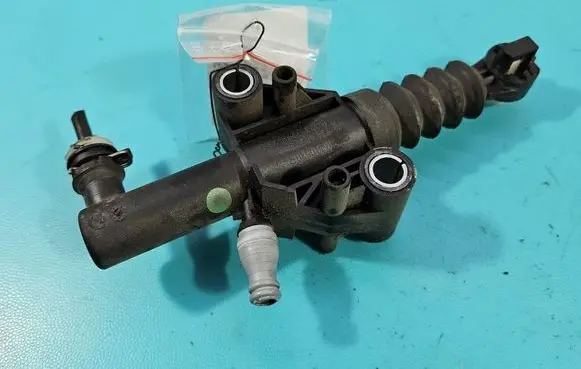 Renault Trafic III (X82) Clutch slave cylinder 306100530R IMPRK1545704
