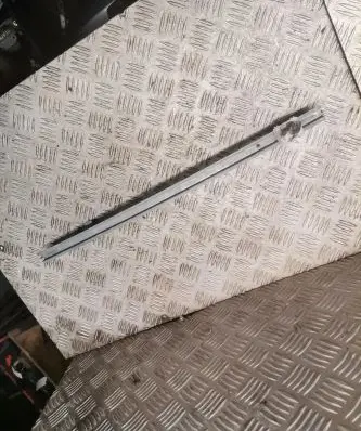 Opel Zafira A Front door windshield rail 90579672