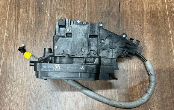Mercedes-Benz E W213 Front door lock A0997201800