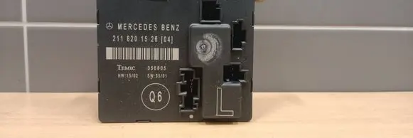 Mercedes-Benz E W211 Door control unit/module 2118201526