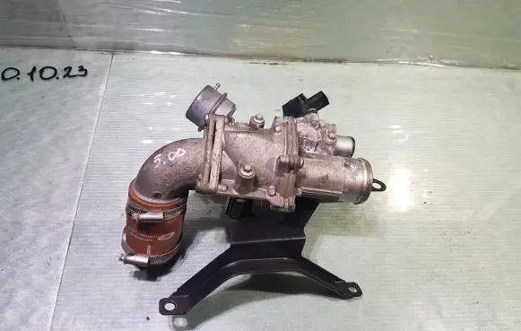 Land Rover Discovery 4 - LR4 EGR valve 1043812S02