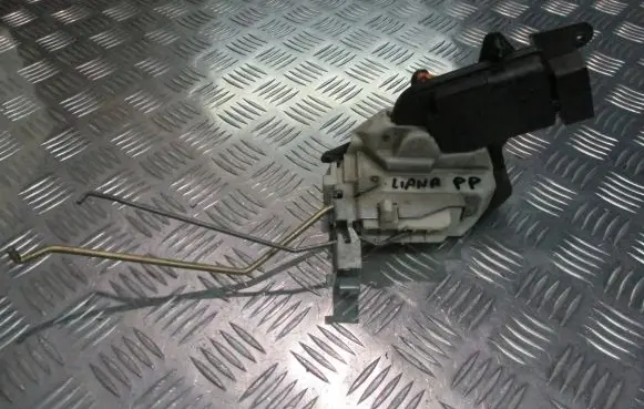 Suzuki Liana Front door lock