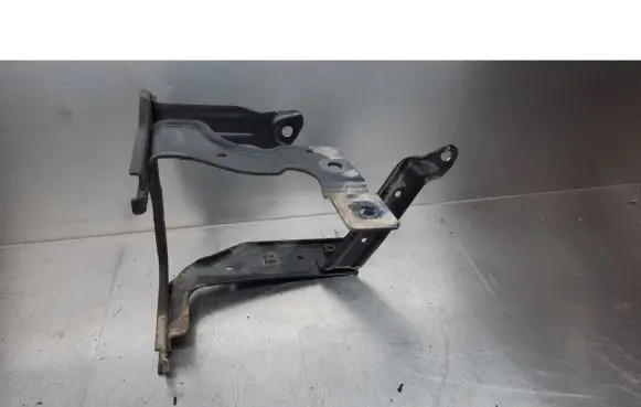 Volvo V50 Fender mounting bracket