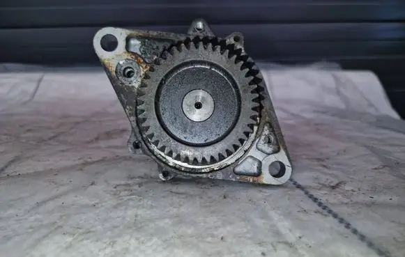 Mazda B2000 - B2200 Vacuum pump Wl1118g00