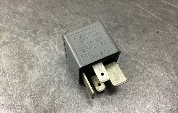 Audi A6 S6 C5 4B Other relay 8D0951253 V23134J52X300