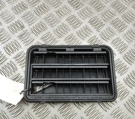 BMW 6 F12 F13 Quarter panel pressure vent 6962293