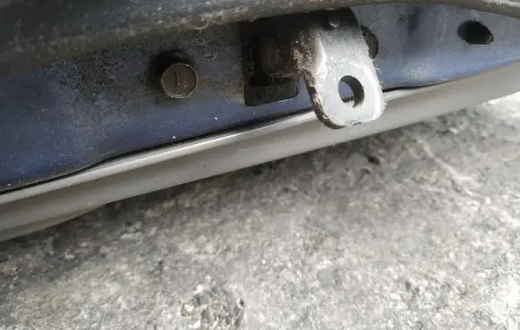 KIA Sorento Rear door check strap stopper