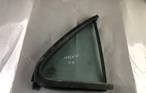 KIA Sorento Rear vent window glass 