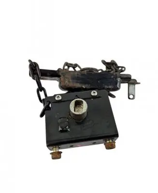 Isuzu D-Max Spare wheel mounting bracket 
