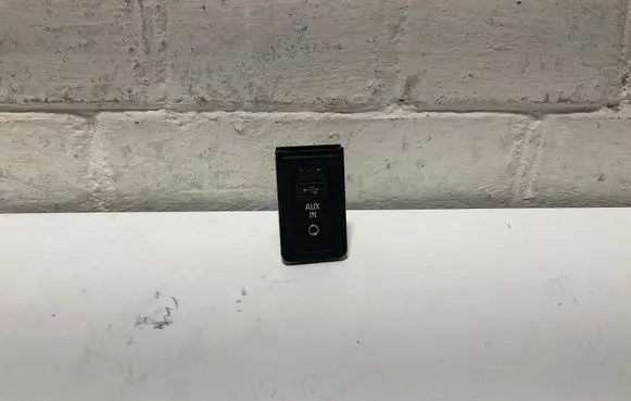 BMW 5 E60 E61 AUX in-socket connector 9138402