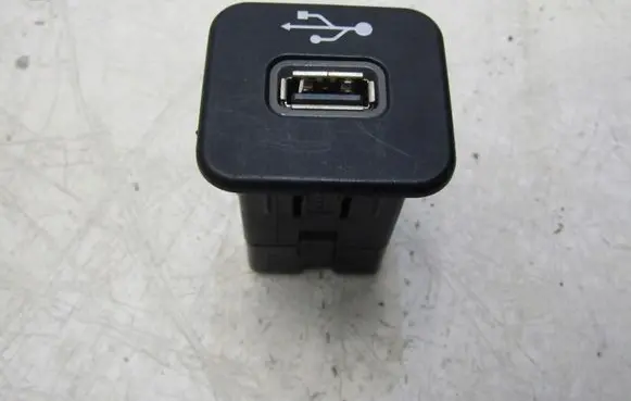 Jeep Renegade USB socket connector 735600659