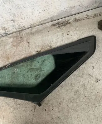 Ford Galaxy Front triangle window/glass 