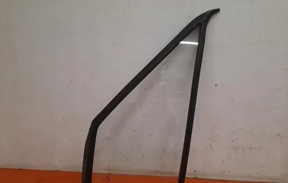 Volkswagen PASSAT B5.5 Front door vent window glass four-door 43R-000042