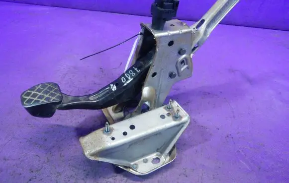 Volkswagen Fox Brake pedal 6Q1721058Q