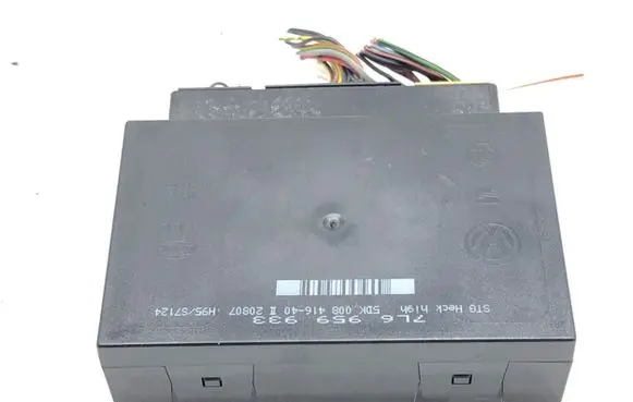 Volkswagen Touareg I Central body control module 7L6959933