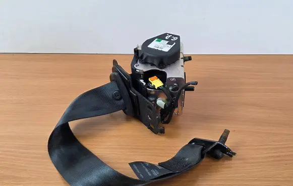 Ford Focus Rear seatbelt 0900H0000 642938500E L005794