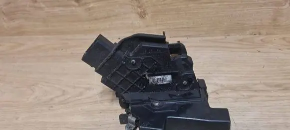 Volvo XC60 Rear door lock 30799308