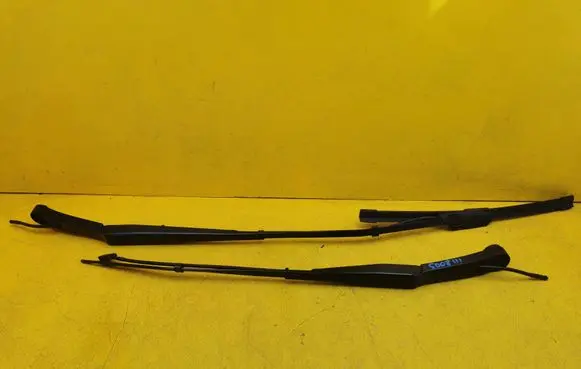 Peugeot 5008 II Front wiper blade arm 9839845680