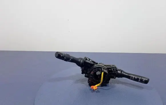Toyota Yaris Other switches/knobs/shifts 17F143