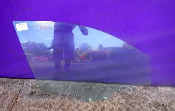 Hyundai i10 Front door window glass four-door