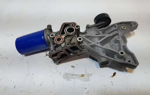 Volkswagen PASSAT CC Generator/alternator bracket 06J903143AG