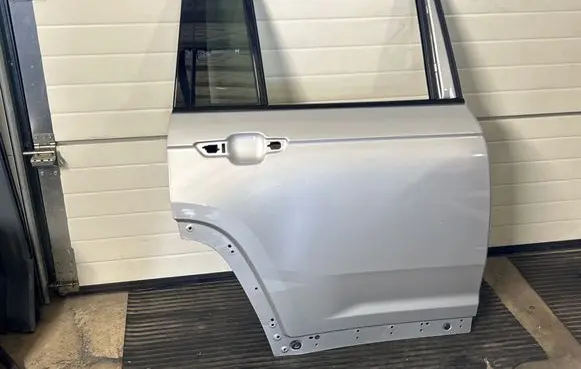 Jeep Grand Cherokee WL Rear door