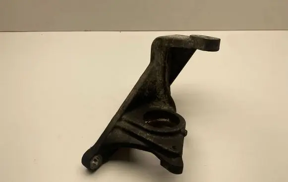 Nissan X-Trail T32 Driveshaft support bearing bracket 