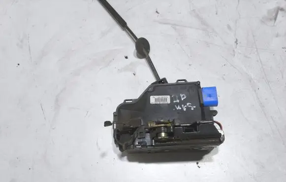 Volkswagen Golf V Front door lock 3D1837016