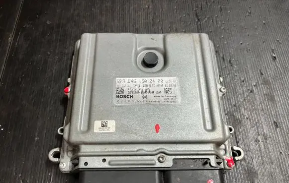 Mercedes-Benz Vito Viano W639 Engine control unit/module A6461500400 1039S26922 0281015922