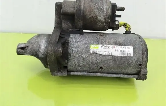 Opel Corsa D Starter motor 55221292