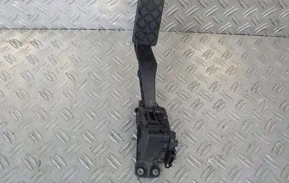Volkswagen Transporter - Caravelle T5 Accelerator throttle pedal 7E17235036