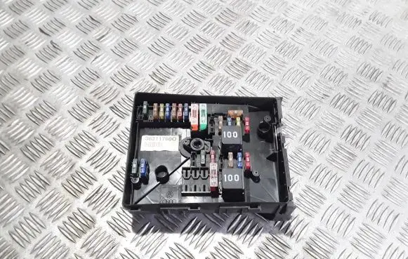 Volkswagen Golf VI Fuse module 1K0937125