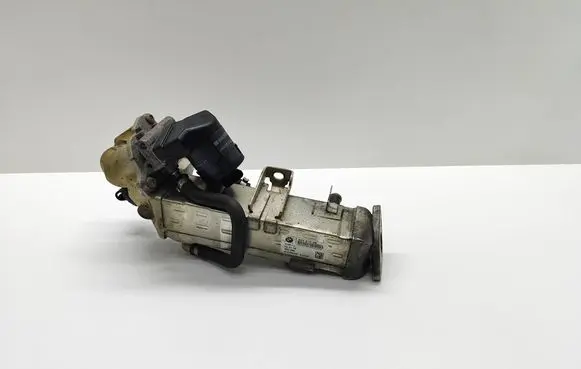 BMW 5 F10 F11 EGR valve cooler 7823210 782321008