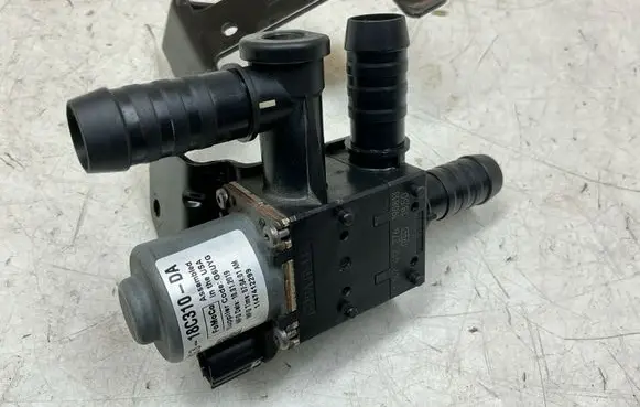 Ford Edge II Coolant heater control valve K2G318C310DA