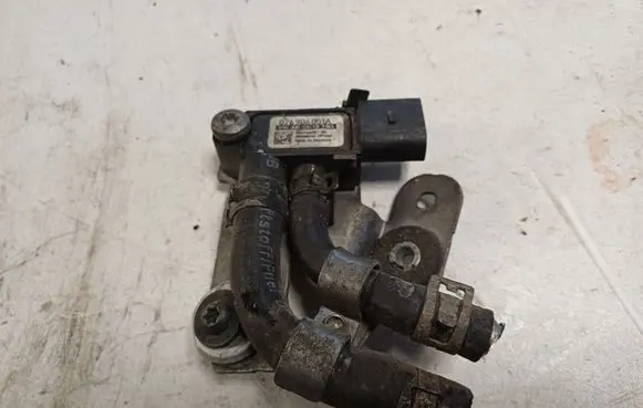 Audi A3 S3 A3 Sportback 8P Exhaust gas pressure sensor 076906051B