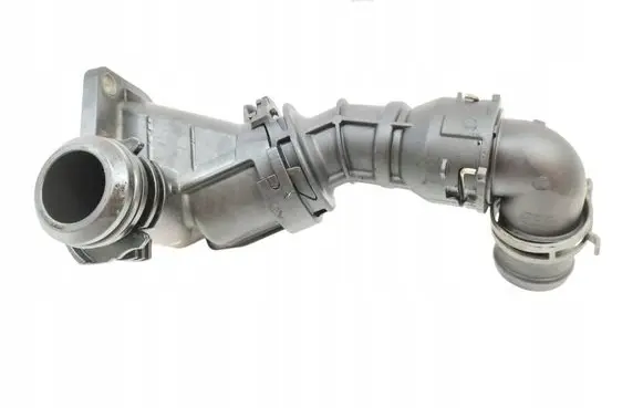 Volkswagen PASSAT B8 Engine coolant pipe/hose 04L121111