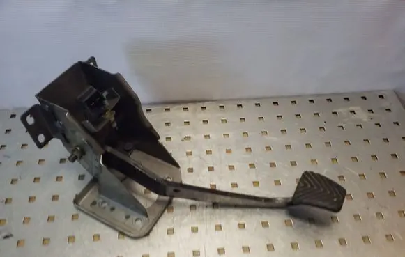 Hyundai Terracan Brake pedal