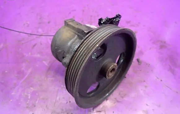 Dacia Logan I Power steering pump