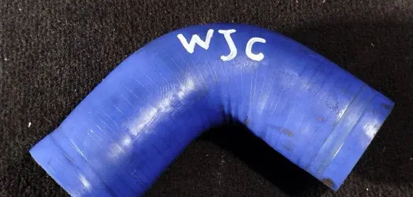 Jeep Grand Cherokee (WJ) Engine coolant pipe/hose