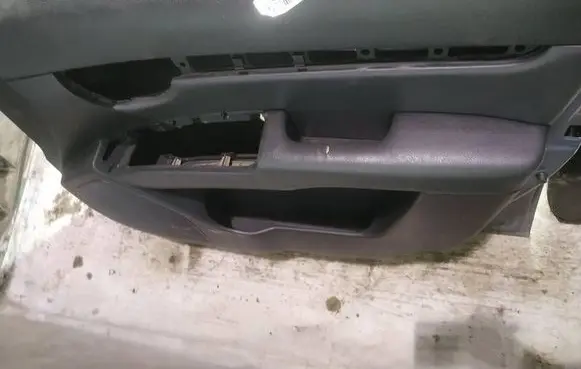 Hyundai Santa Fe Front door card panel trim