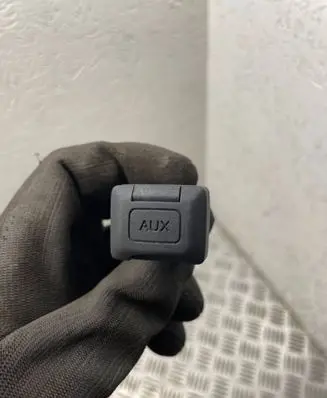 Honda CR-V AUX in-socket connector m34736
