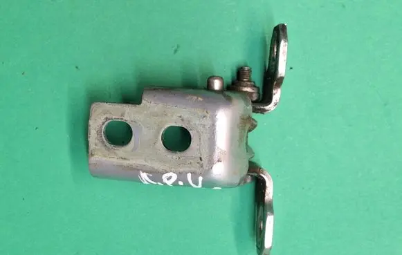 Renault Clio IV Rear door lower hinge