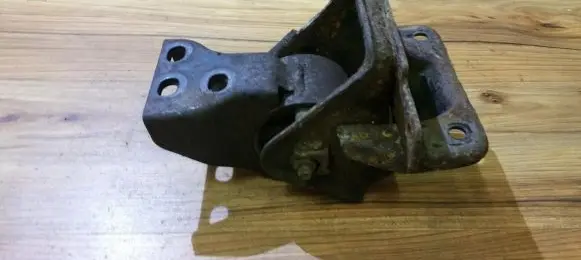 KIA Carnival Engine mount bracket