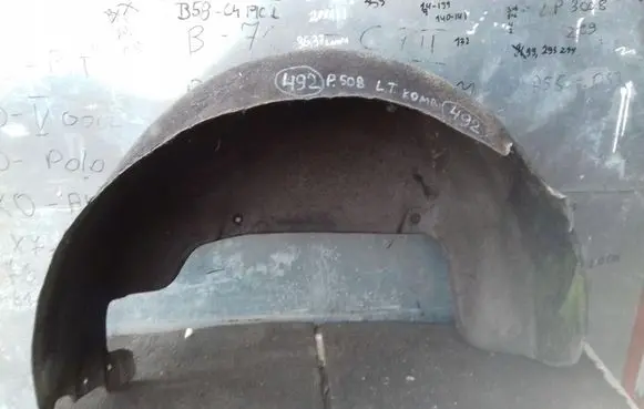Rear arch fender liner splash guards