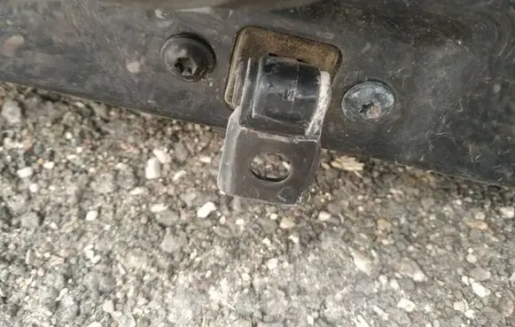 Skoda Octavia Mk2 (1Z) Rear door check strap stopper