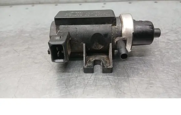 Volkswagen PASSAT B5 Vacuum valve 1H0906627