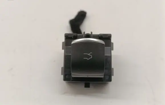 Alfa Romeo Stelvio Tailgate opening switch 01561170210