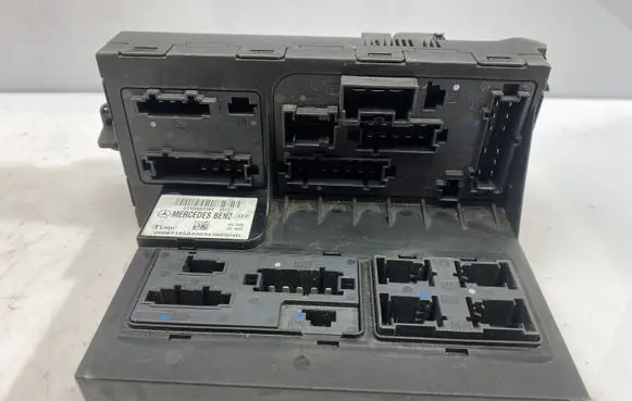 Mercedes-Benz E W211 Fuse module 2115453101
