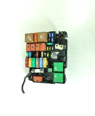 Peugeot 208 Fuse module 9804848480